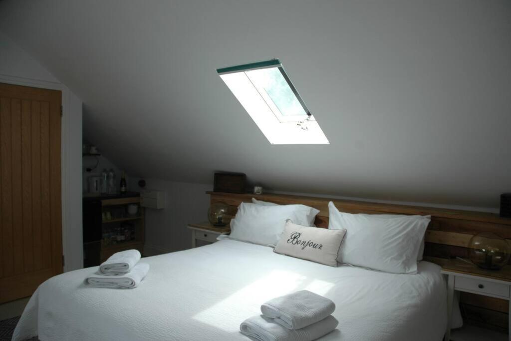 Cowslip Barn Annexe, Countryside Stay Near Chichester Buitenkant foto