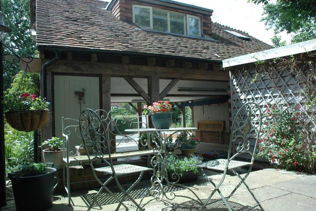Cowslip Barn Annexe, Countryside Stay Near Chichester Buitenkant foto