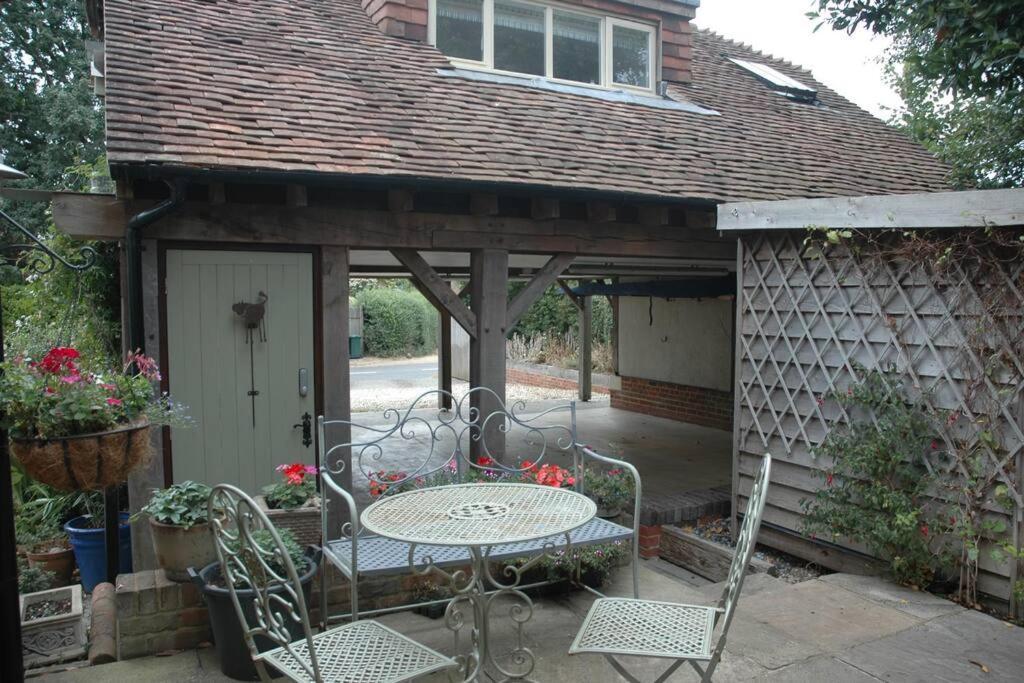 Cowslip Barn Annexe, Countryside Stay Near Chichester Buitenkant foto