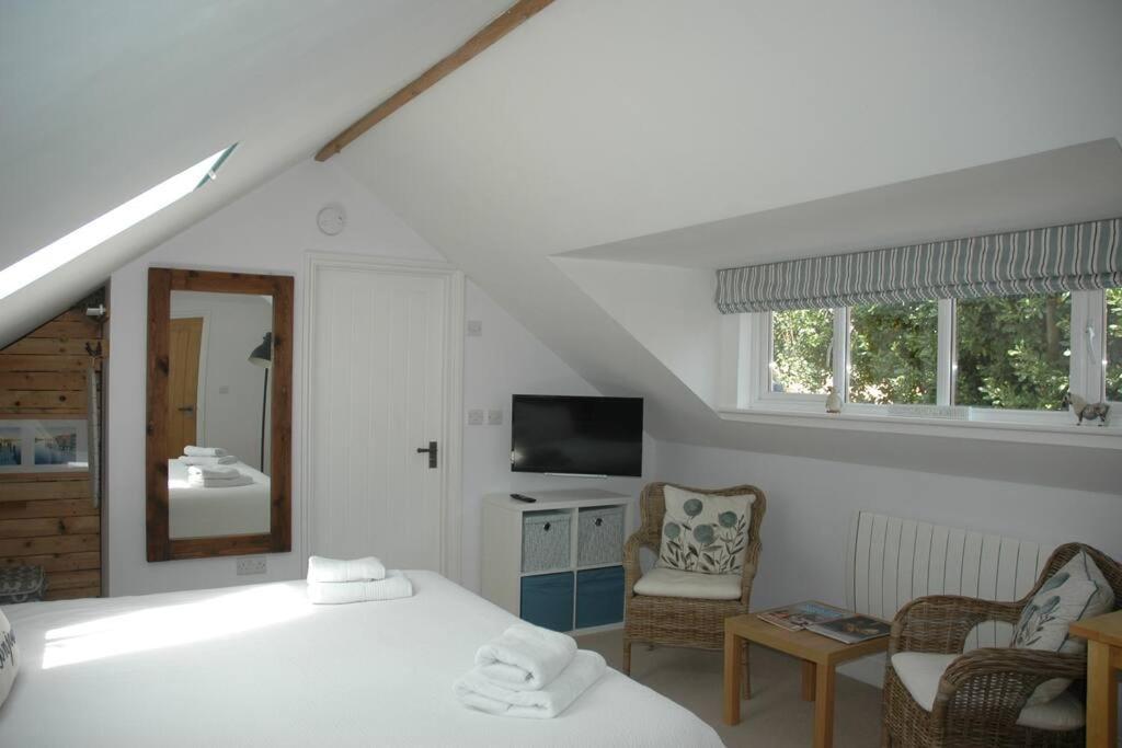 Cowslip Barn Annexe, Countryside Stay Near Chichester Buitenkant foto
