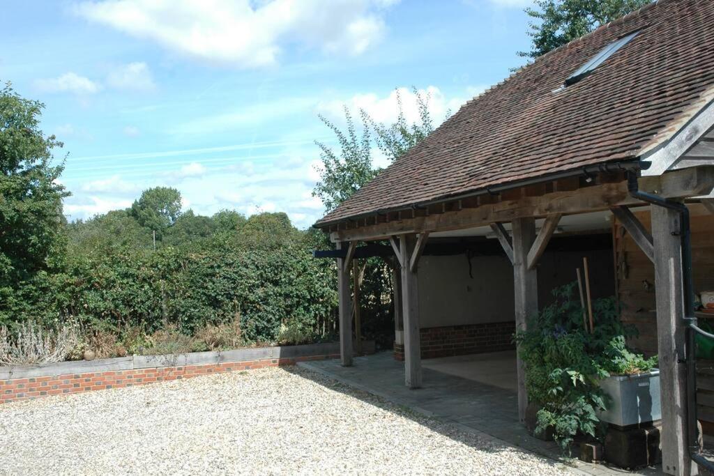 Cowslip Barn Annexe, Countryside Stay Near Chichester Buitenkant foto